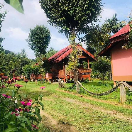 Phet Ban Suan Hotel チャン島 エクステリア 写真